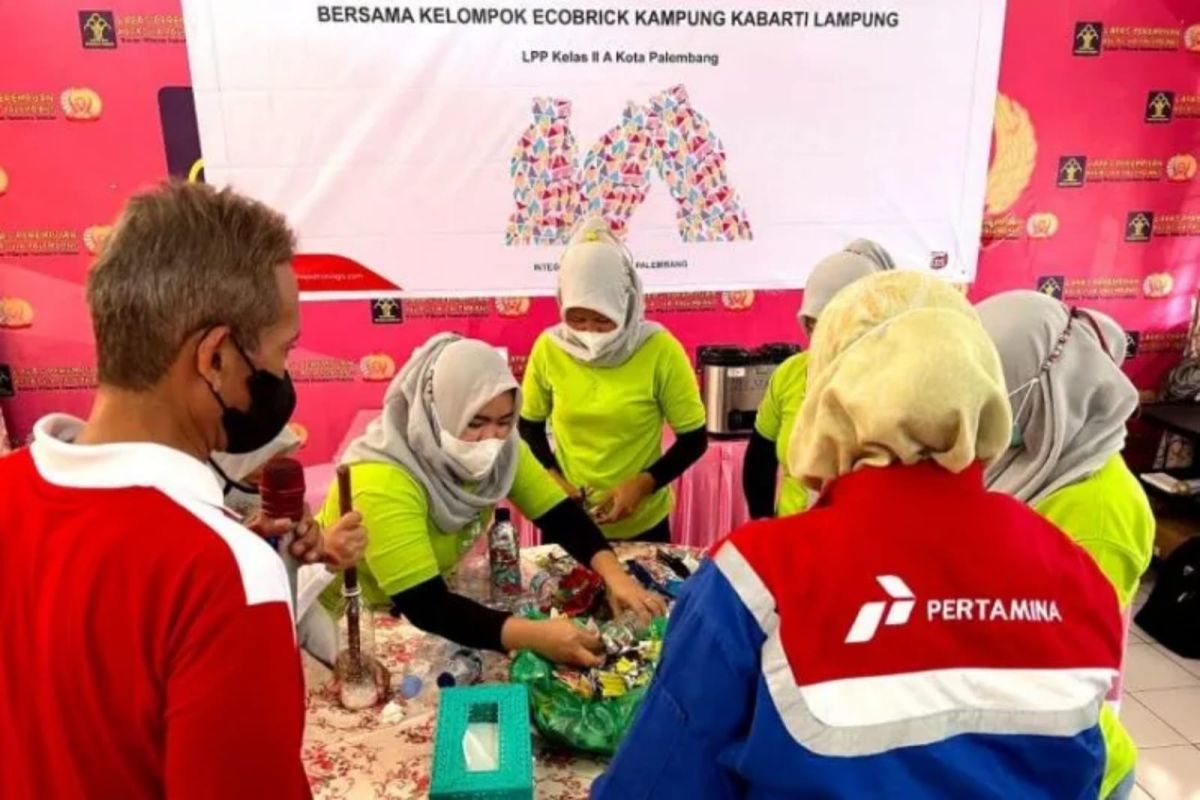 Pertamina berikan pelatihan ecobrick kepada PKK Semambu dan warga binaan perempuan LPP Palembang