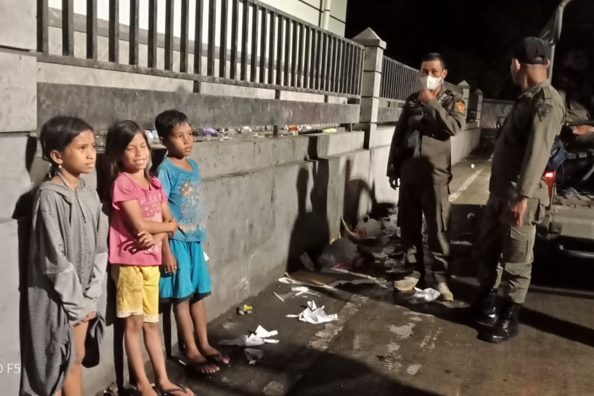 Satpol PP Kota Ambon tertibkan anak jalanan