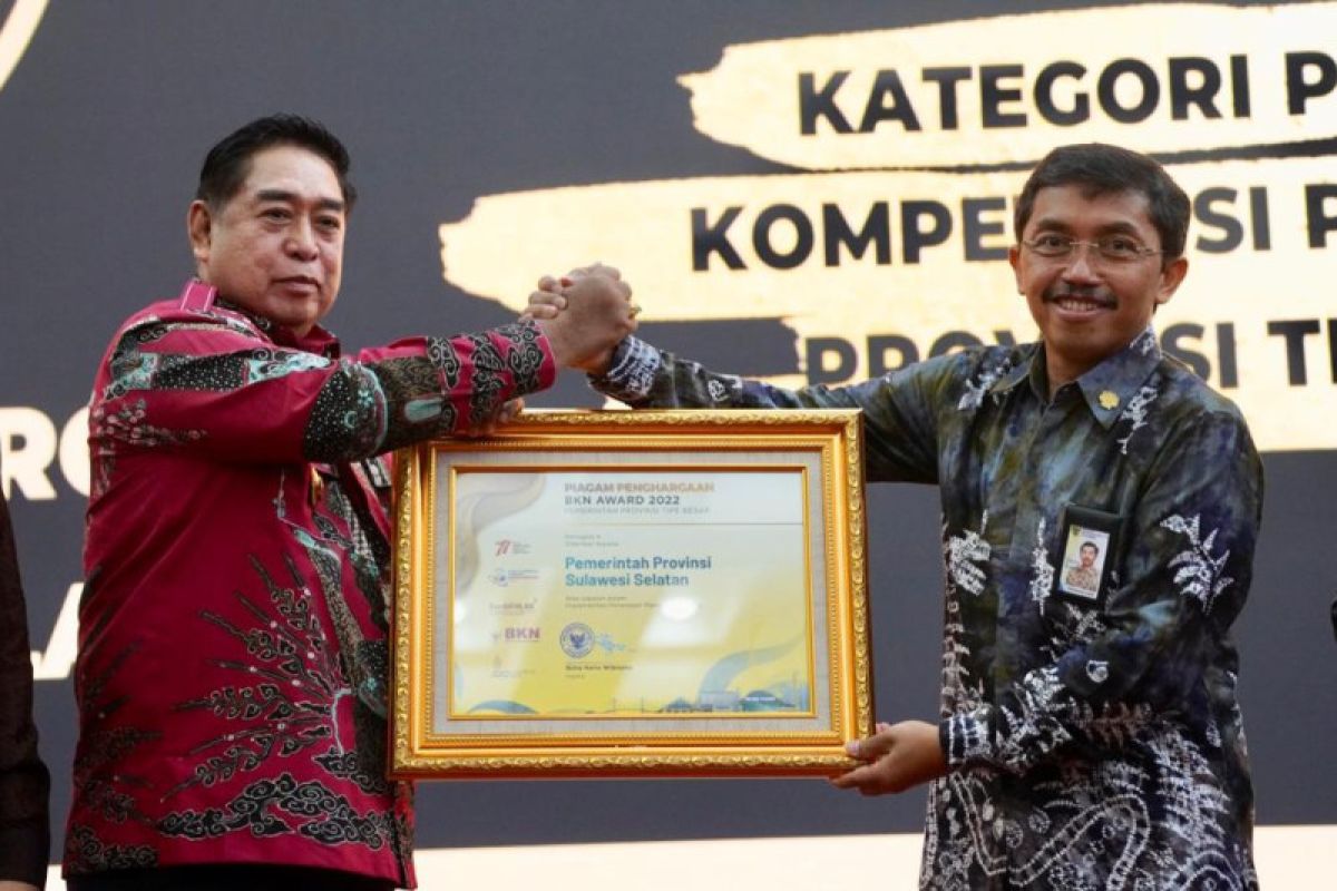 Pemprov Sulsel dianugerahi BKN Award Kategori Pertama Tipe Besar