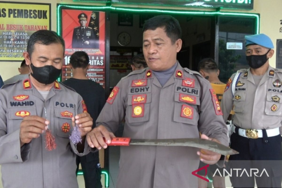 Polisi bekuk empat pelaku pembusuran di Makassar