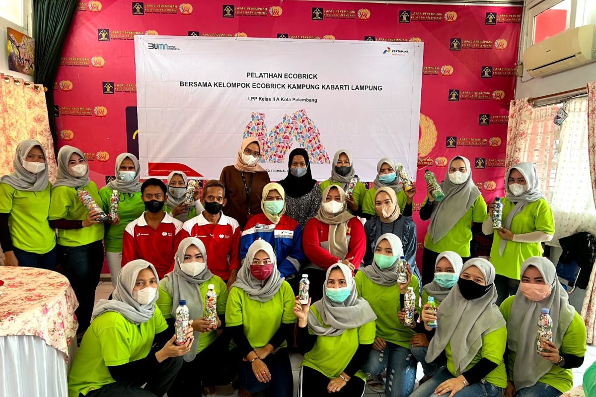 Pertamina berikan pelatihan ecobrick kepada PKK Semambu dan warga binaan perempuan LPP Palembang