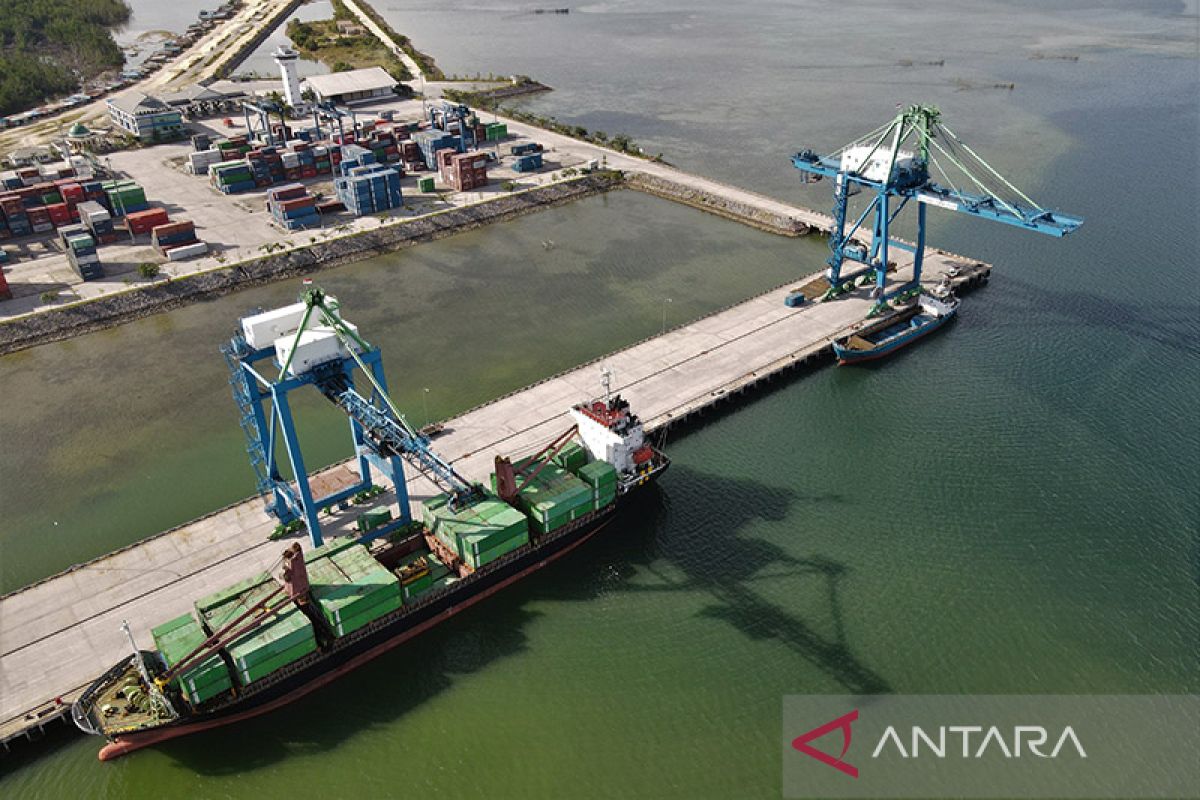 Mewujudkan efisiensi logistik di negara poros maritim
