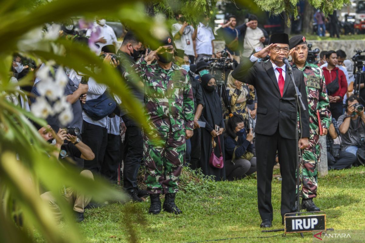 Menko PMK pimpin upacara pemakaman Azyumardi Azra