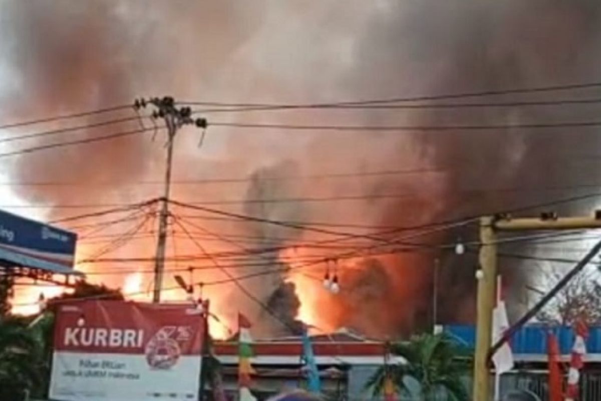 Kantor Balitbang Kalbar terbakar