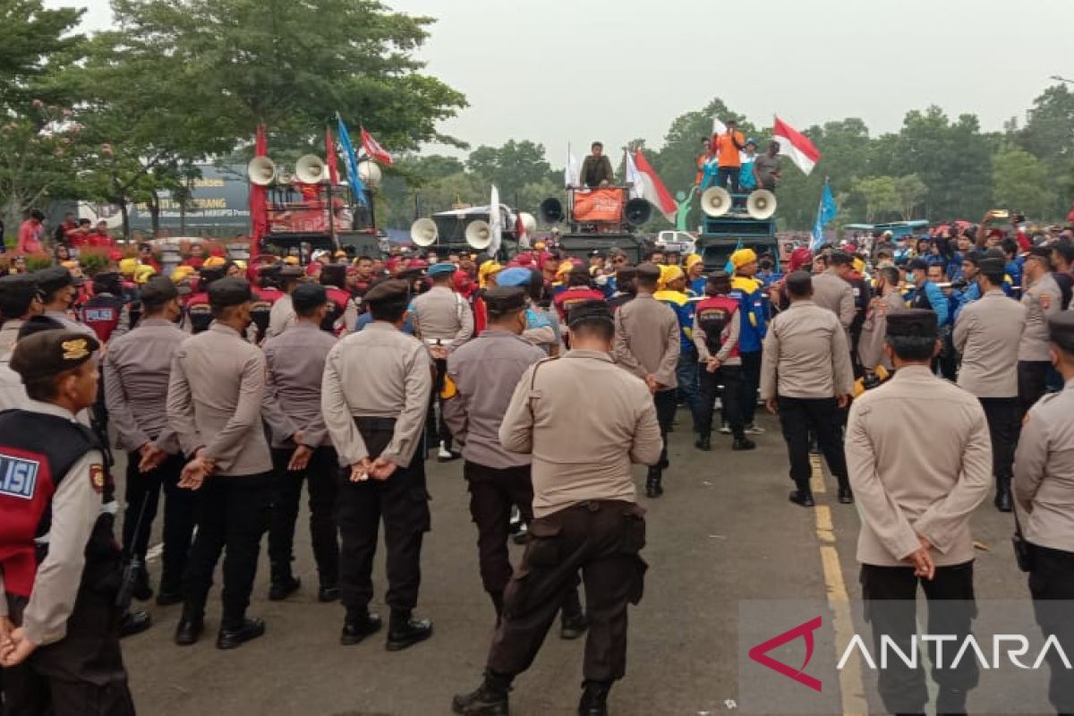 Buruh Tangerang tolak kenaikan BBM