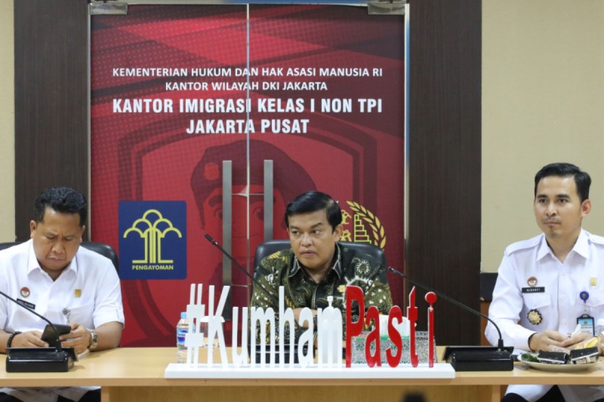 Plt. Dirjen Imigrasi sidak layanan izin tinggal di Imigrasi Jakpus