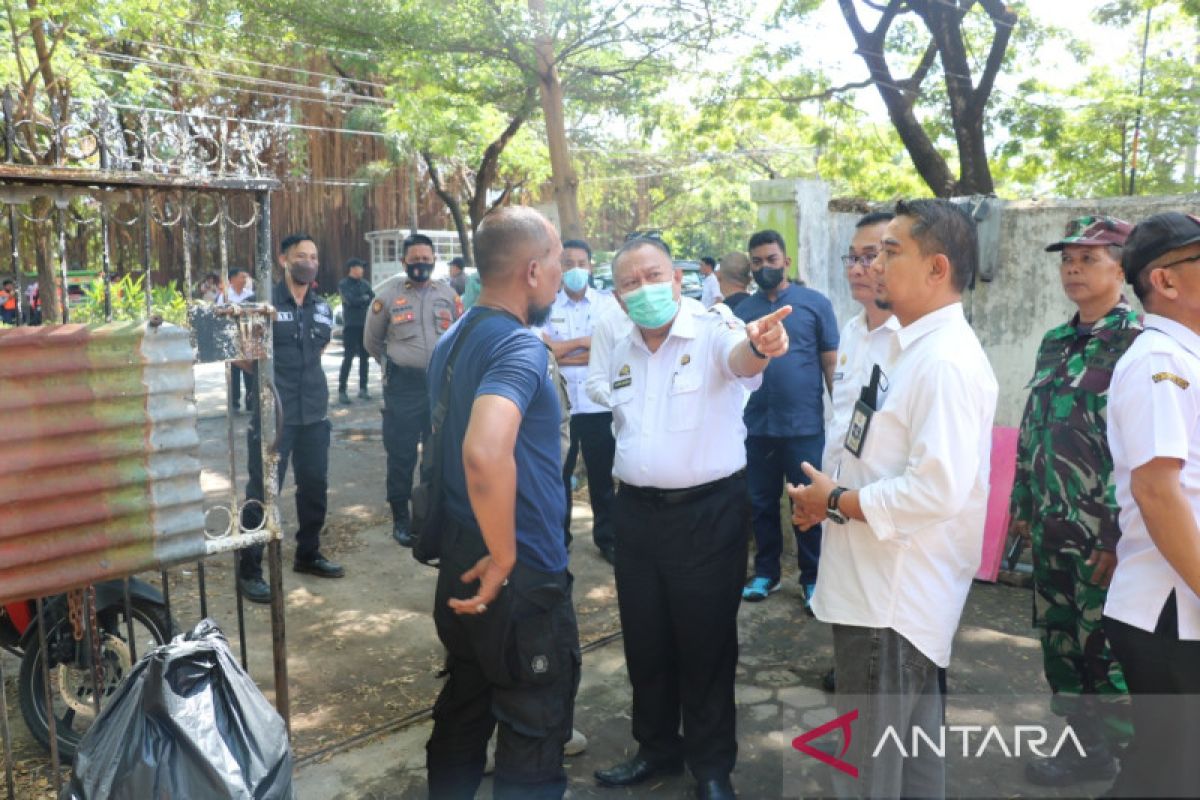 Pemkot Makassar menertibkan aset yang dikuasai warga sejak lama