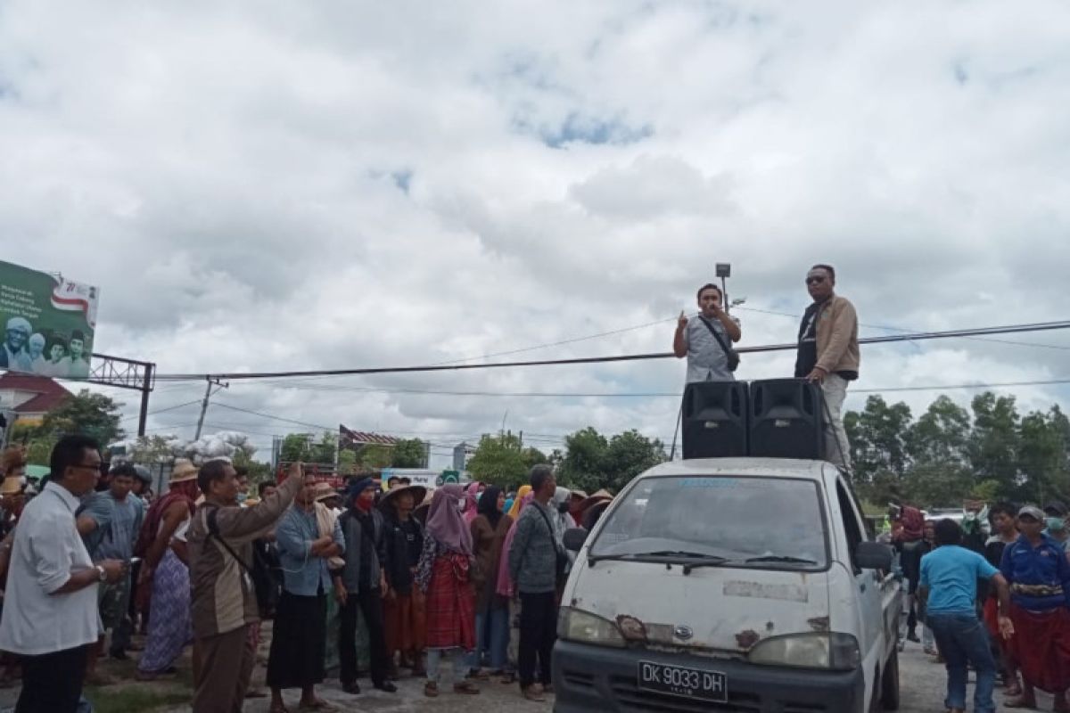 Warga desak pemkab menunda pelantikan Kades Ranggagata dan Teduh