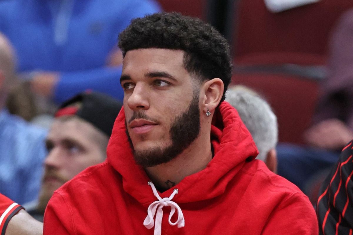 NBA - Guard Chicago Bulls Lonzo Ball akan dioperasi pekan depan