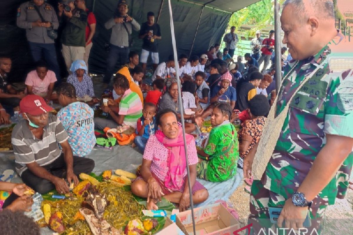 Pangdam XVII/Cenderawasih silaturahmi dengan warga Peg Tengah di Kotaraja