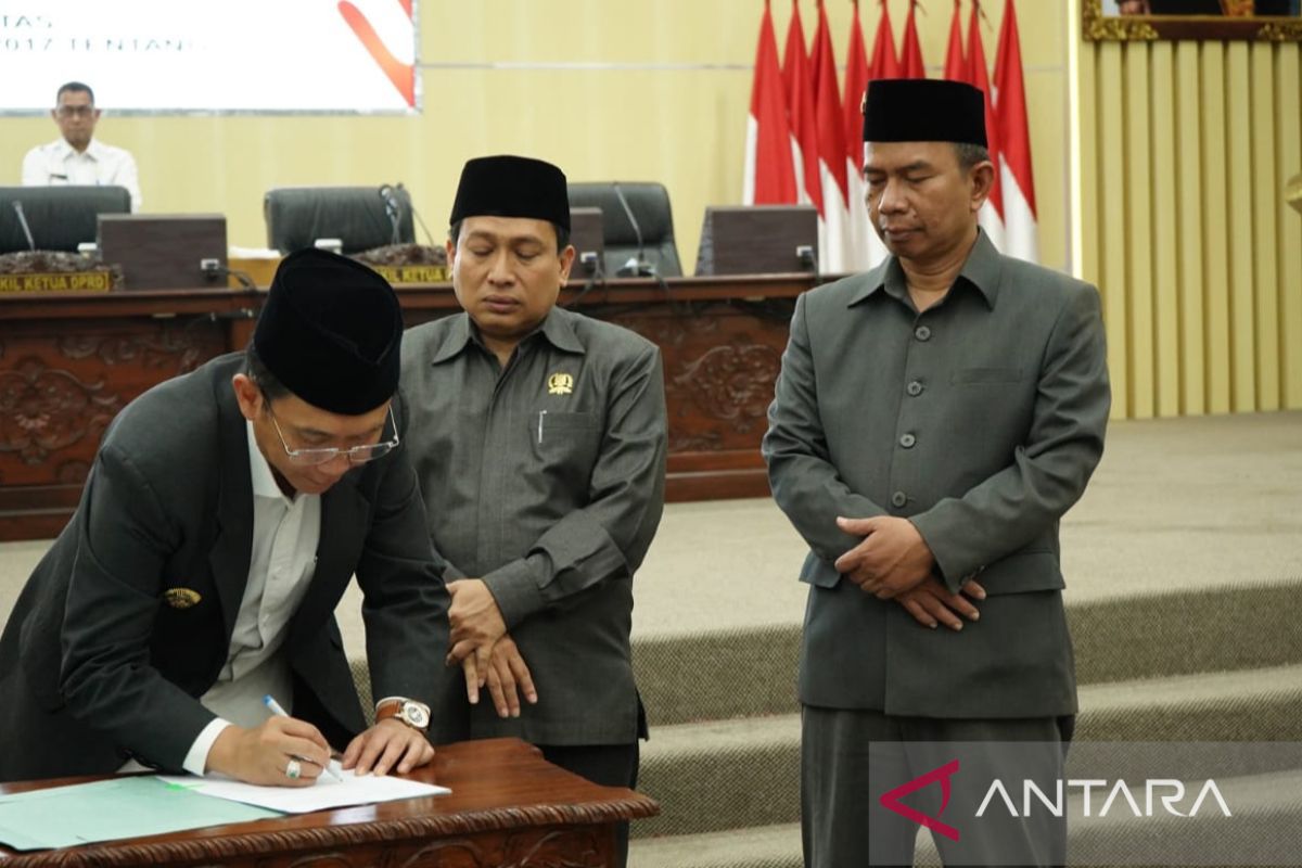 Pemkab dan DPRD Bekasi bahas raperda untuk tingkatkan mutu pendidikan pesantren