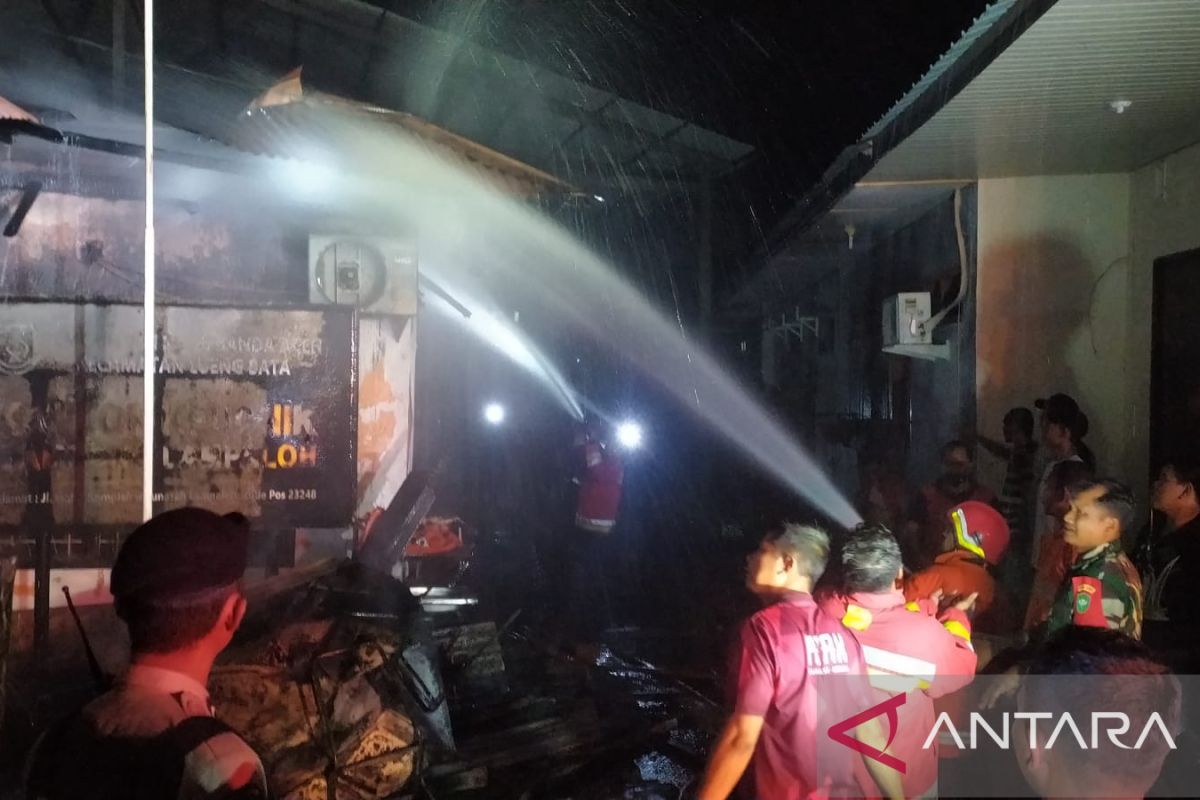 Kantor Keuchik Lampaloh Banda Aceh terbakar