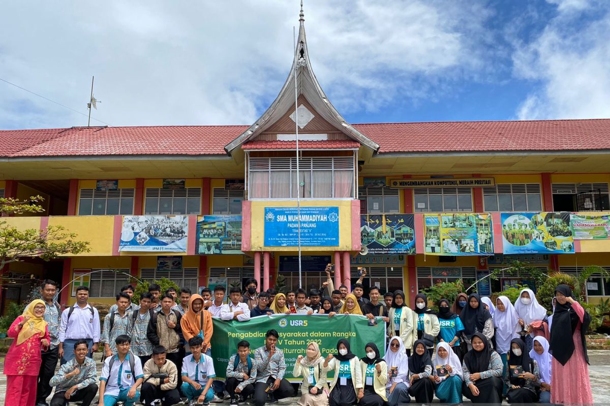 Capacity Building siswa SMA Muhammadiyah Padang Panjang tentang bahaya kehamilan muda terhadap stunting anak