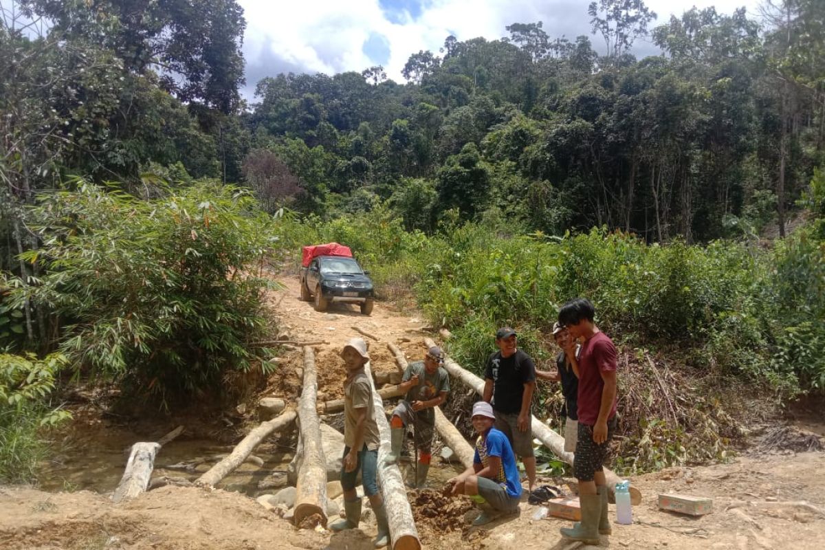 270 KK di Desa Lebong Tandai Bengkulu terisolir akibat longsor di rel Molek