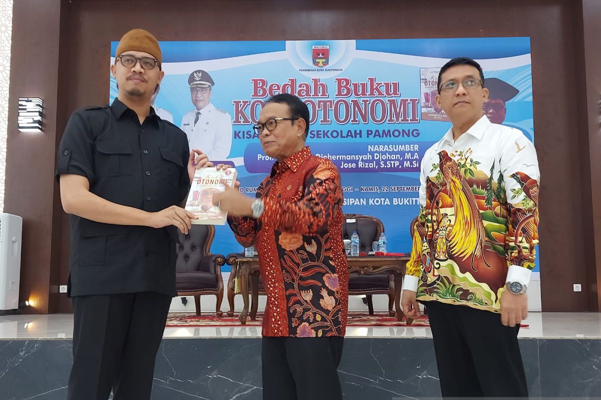 Presiden I-Otda lakukan bedah buku Kisah Anak Pamong di Bukittinggi