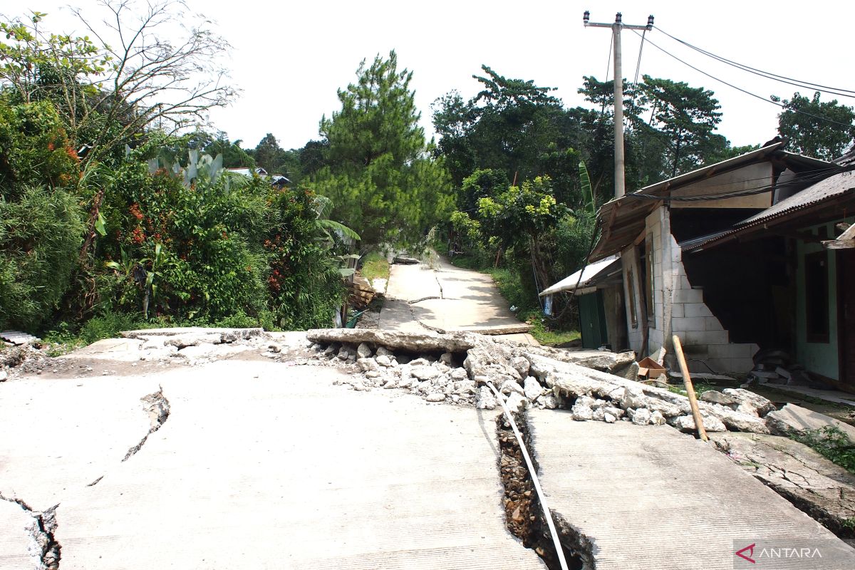 DPKPP Bogor siap merelokasi 10 rumah terdampak pergeseran tanah