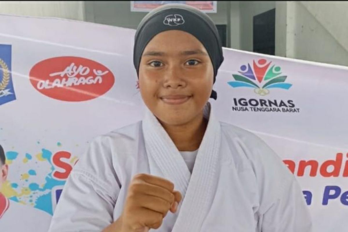 Siswi MTsN 2 Lombok Tengah raih juara 3 Karateka FOP NTB