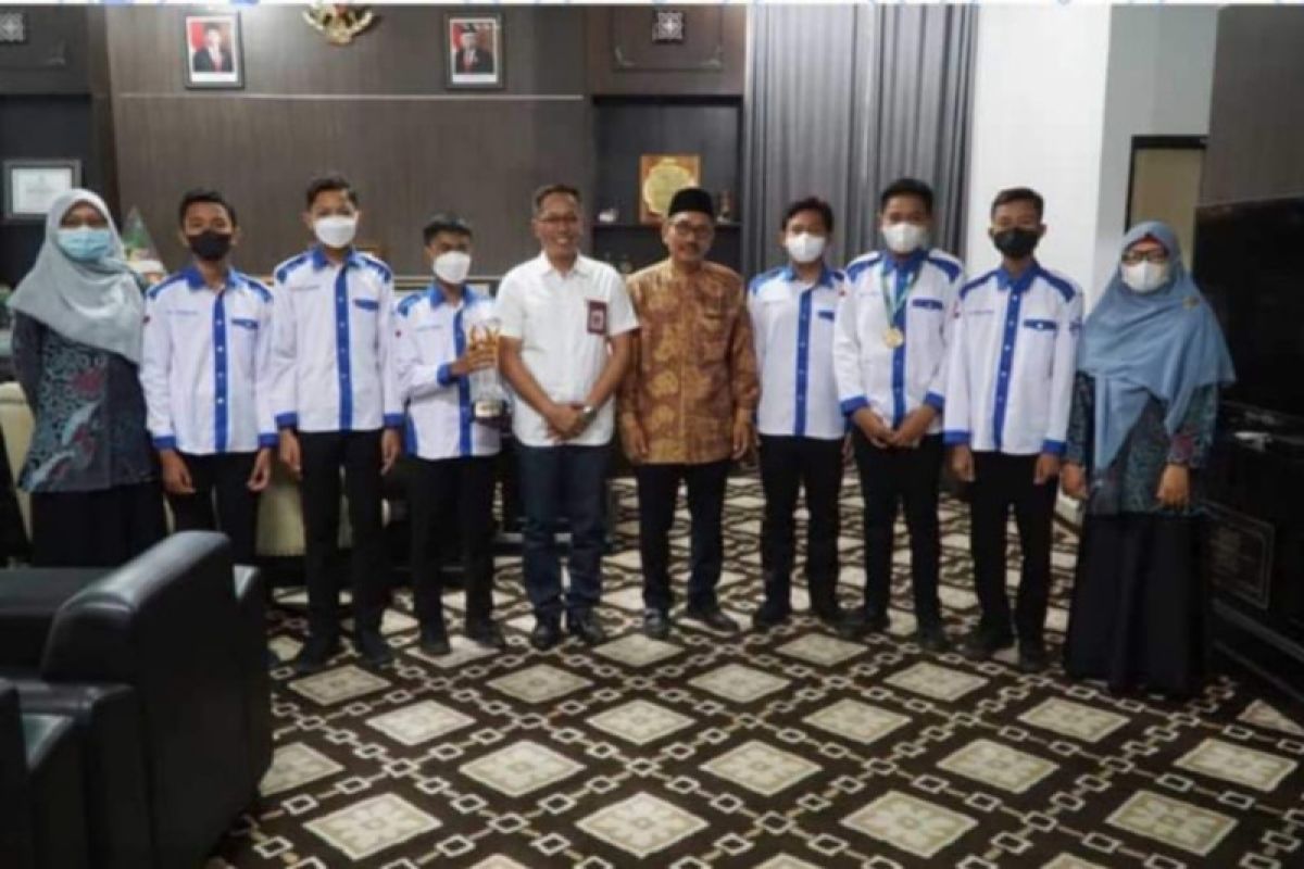 Tim Robotik asal Lombok Timur juara pertama Kejurnas 2022