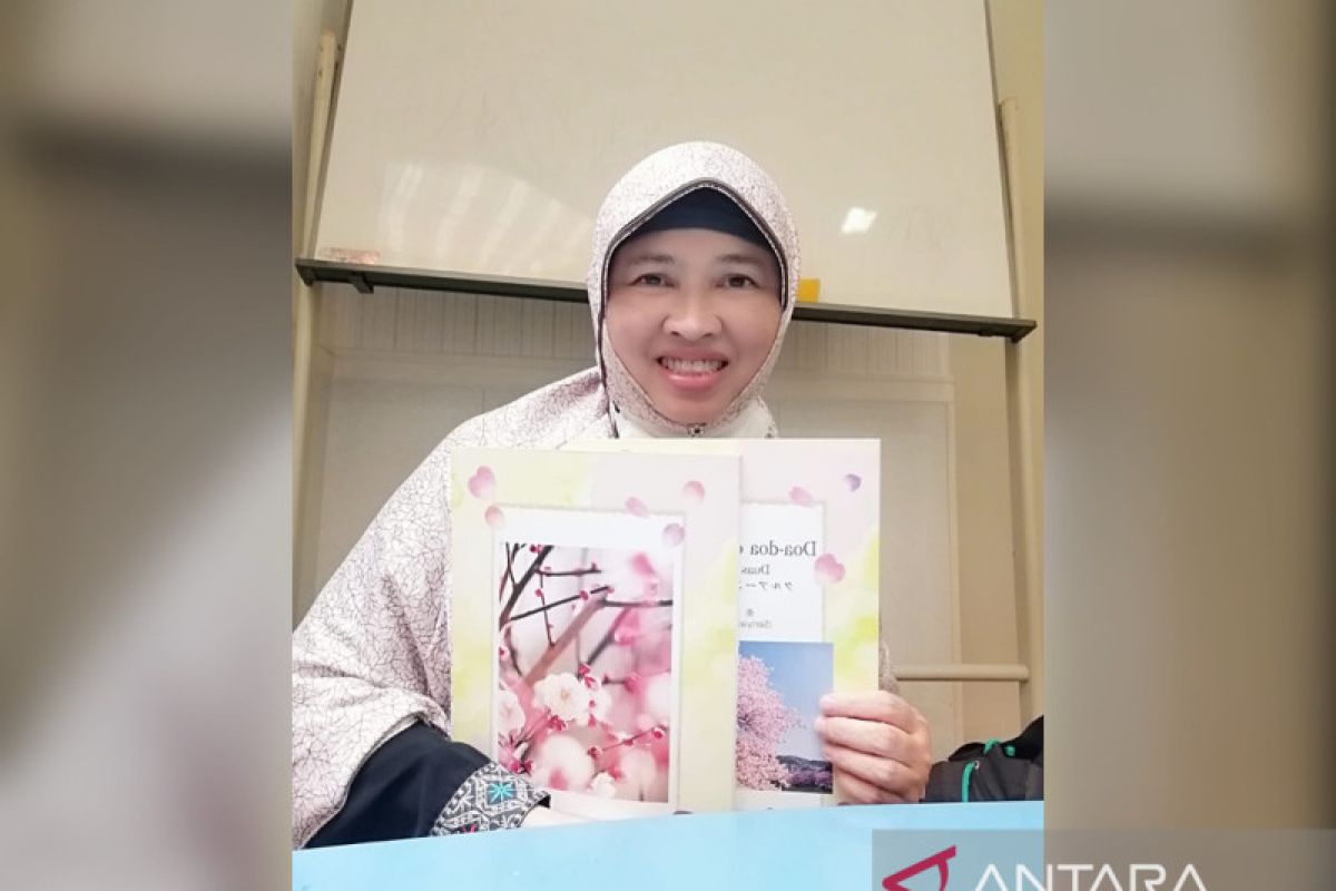 Salah seorang WNI di Jepang tulis buku doa Islami dalam tiga bahasa