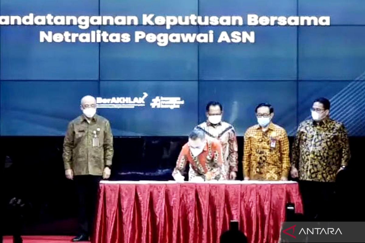 Kemenpan RB-4 instansi tanda tangani keputusan kawal netralitas ASN