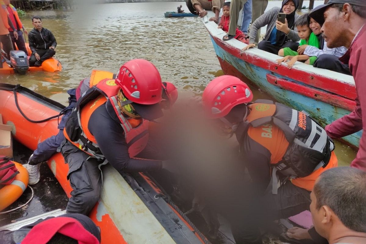 Tim SAR gabungan berhasil temukan nelayan korban tenggelam di Sungai Pawang