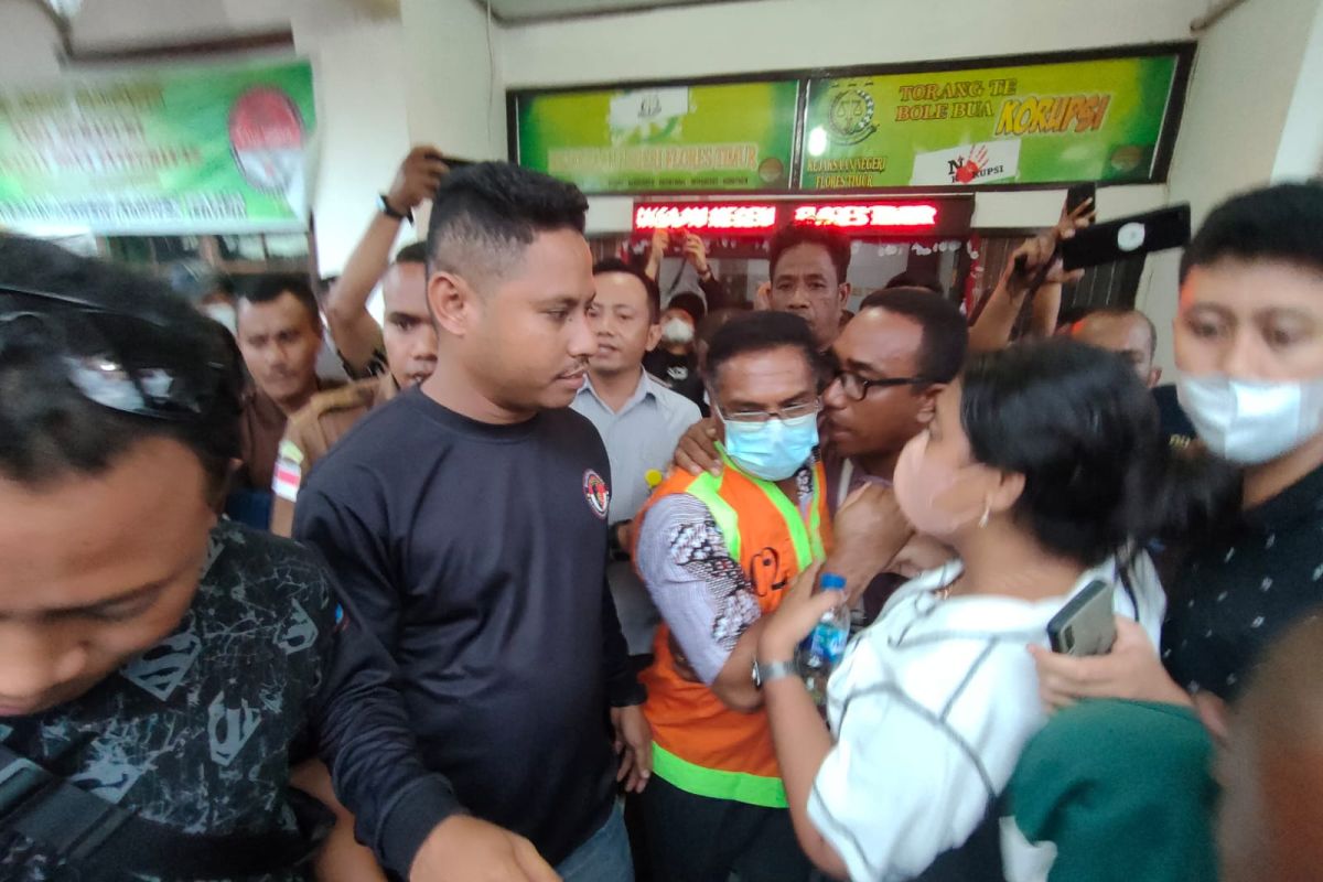 Sekda Flores Timur tersangka korupsi dana COVID-19 ditahan kejaksaan