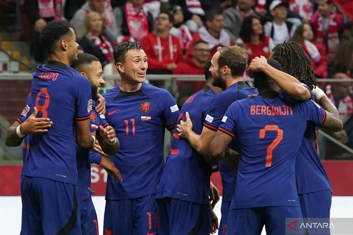 Belanda gilas Polandia 2-0, Lewandowski mandul
