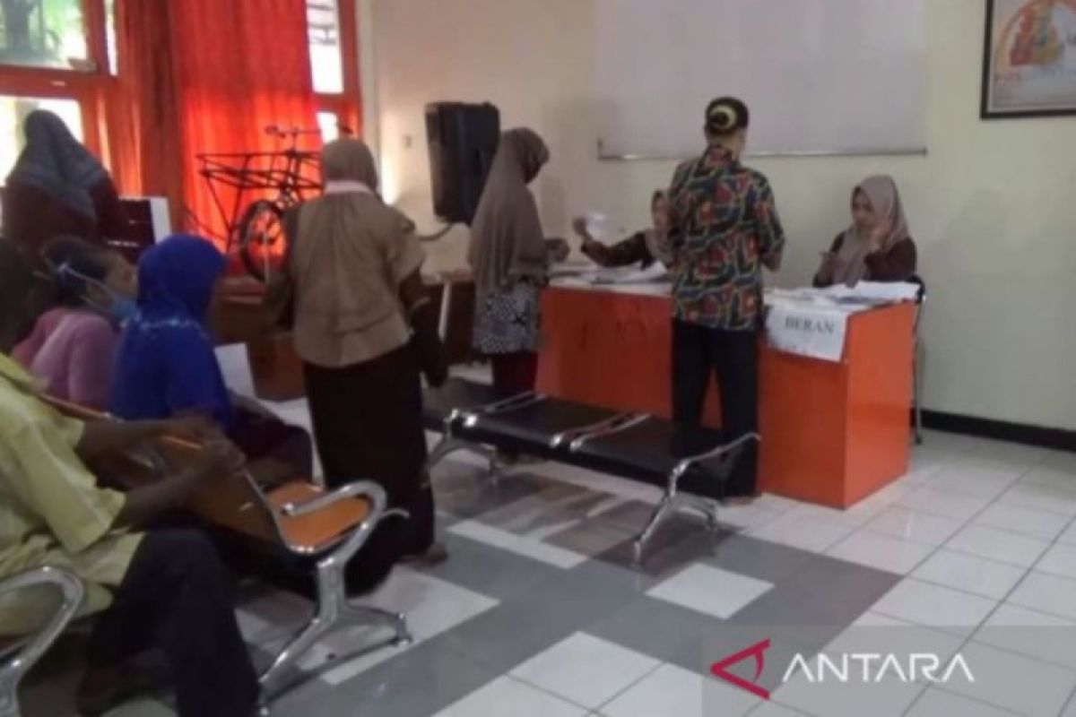 PT Pos Situbondo catat 77.801 warga kurang mampu terima BLT BBM