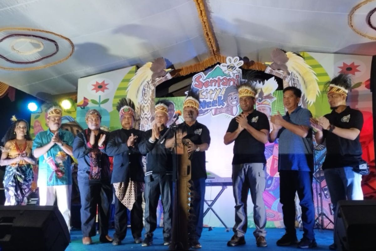 Bupati yakin "Sentani City Week" menjadi media kreativitas anak muda