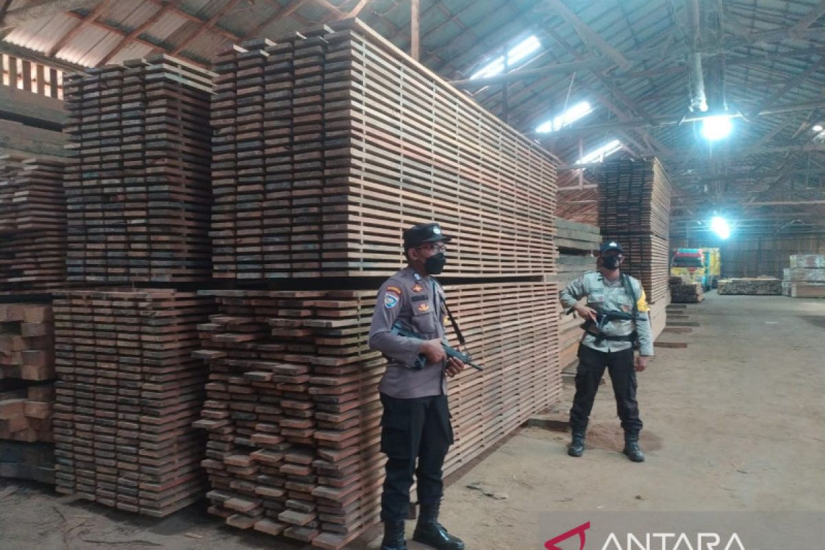 Mabes Polri tetapkan tersangka pemilik 1.050 meter kubik kayu olahan ilegal