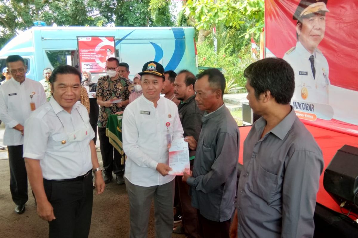 Pj Gubernur Banten Al Muktabar tegaskan jangan ada pemotongan BLT