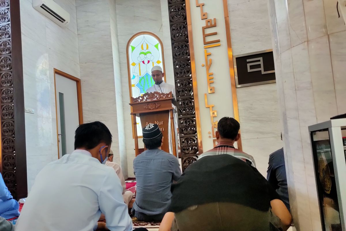 Khatib ajak kaum Muslim maknai doa tasyahud dalam shalat