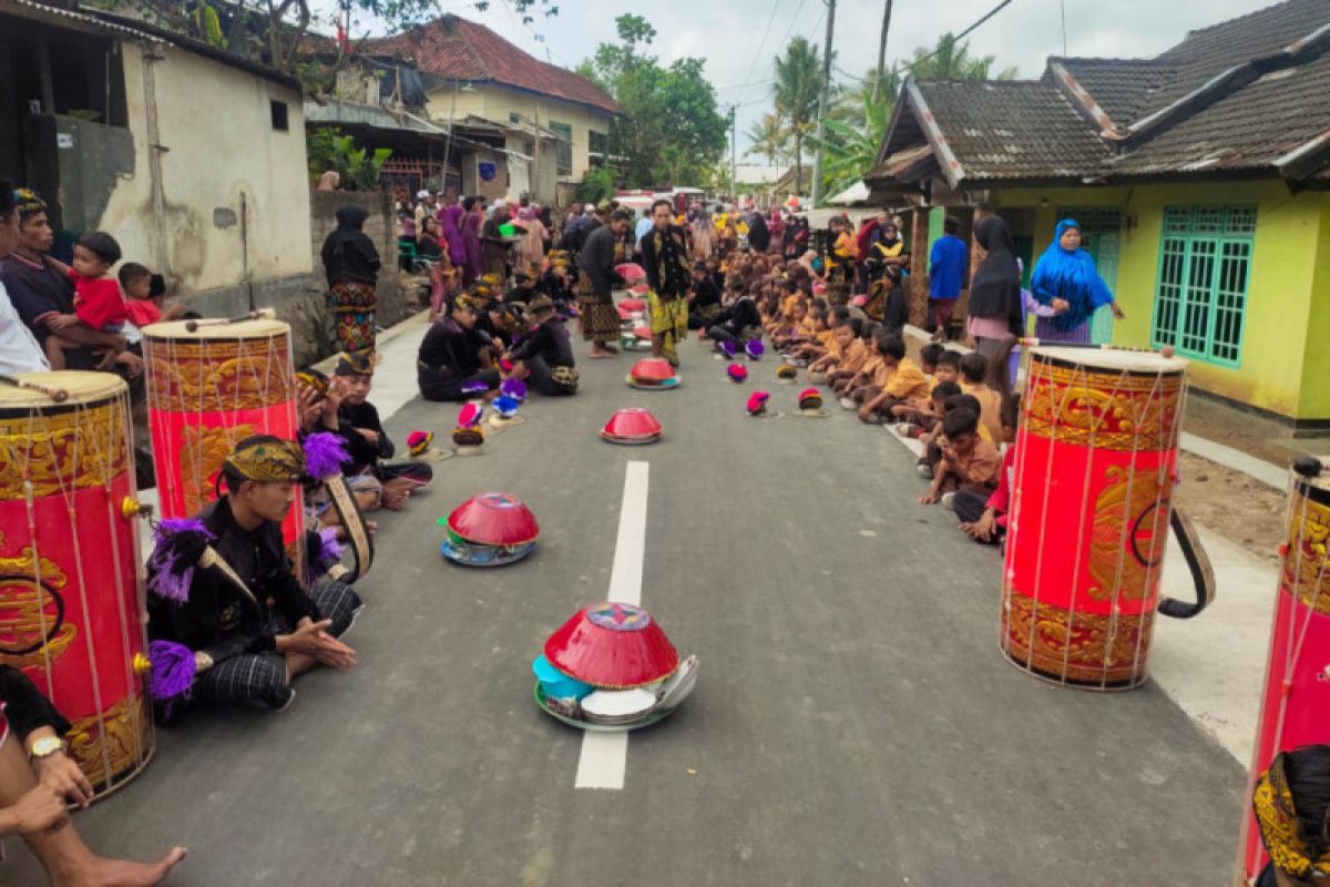 Pembangunan jalan dari dana SMI di Loteng diresmikan