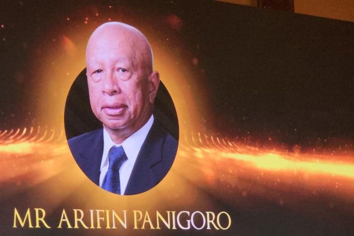 Arifin Panirogo terima penghargaan "Lifetime Achievement Award"