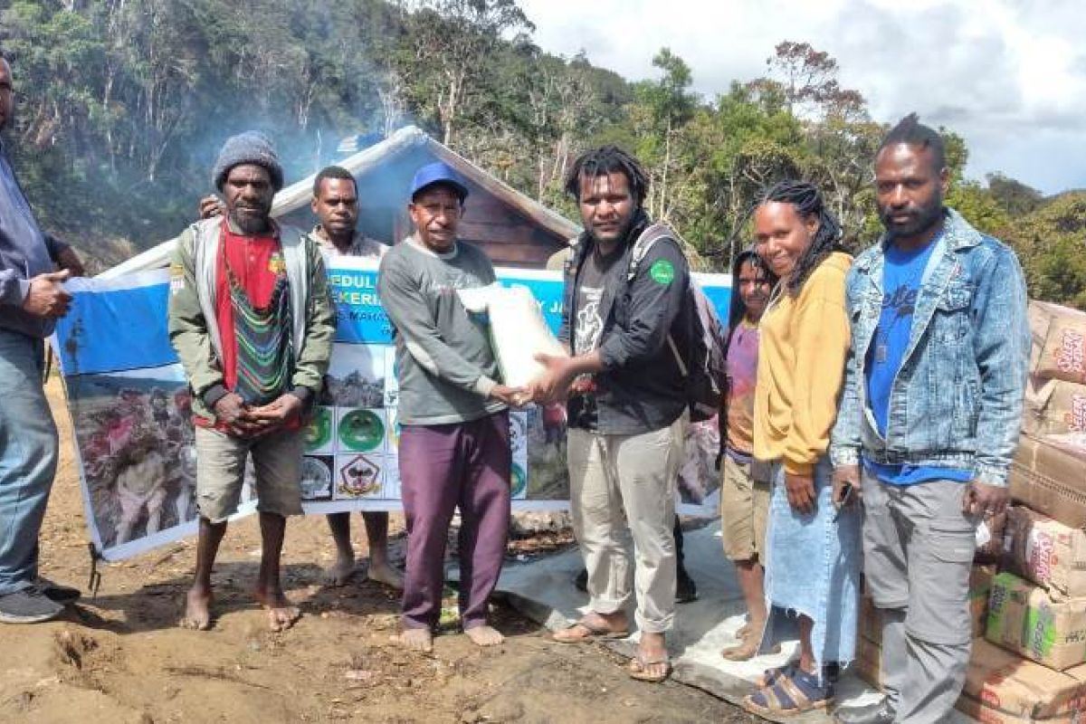 Mahasiswa Papua di Sumatera membantu korban bencana Kuyawage