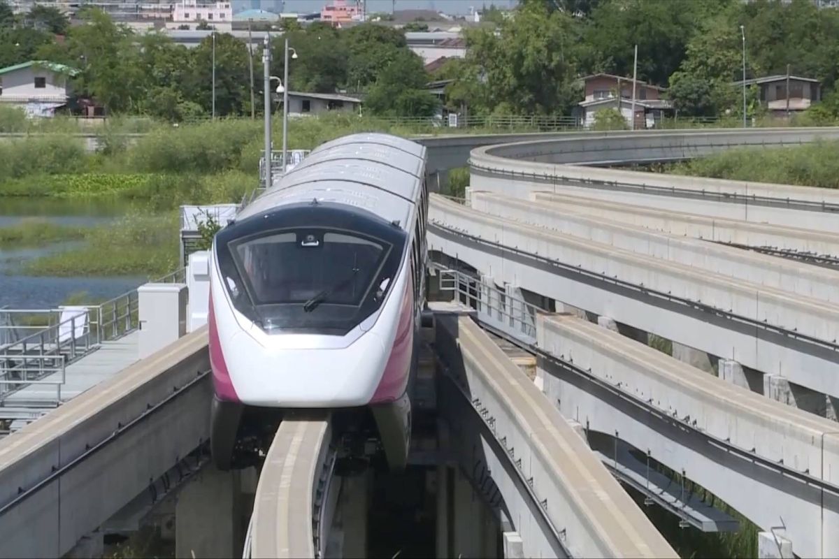 Kereta monorel otonom China melaju di Thailand