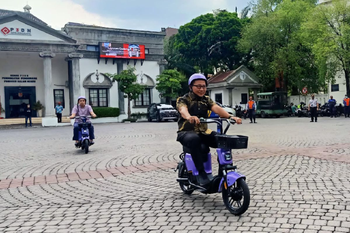 Keliling Semarang, kini bisa sewa sepeda listrik
