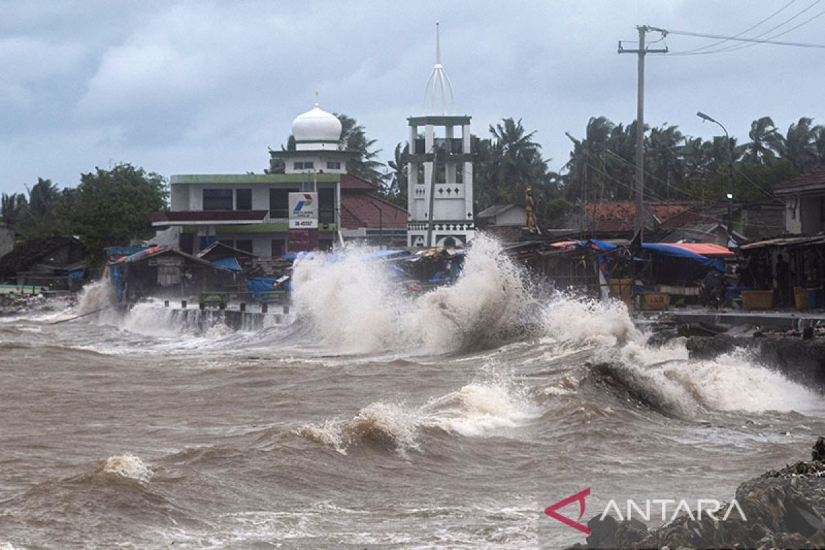 BMKG: Waspadai gelombang tinggi di perairan Indonesia pada 29-30 September 2022