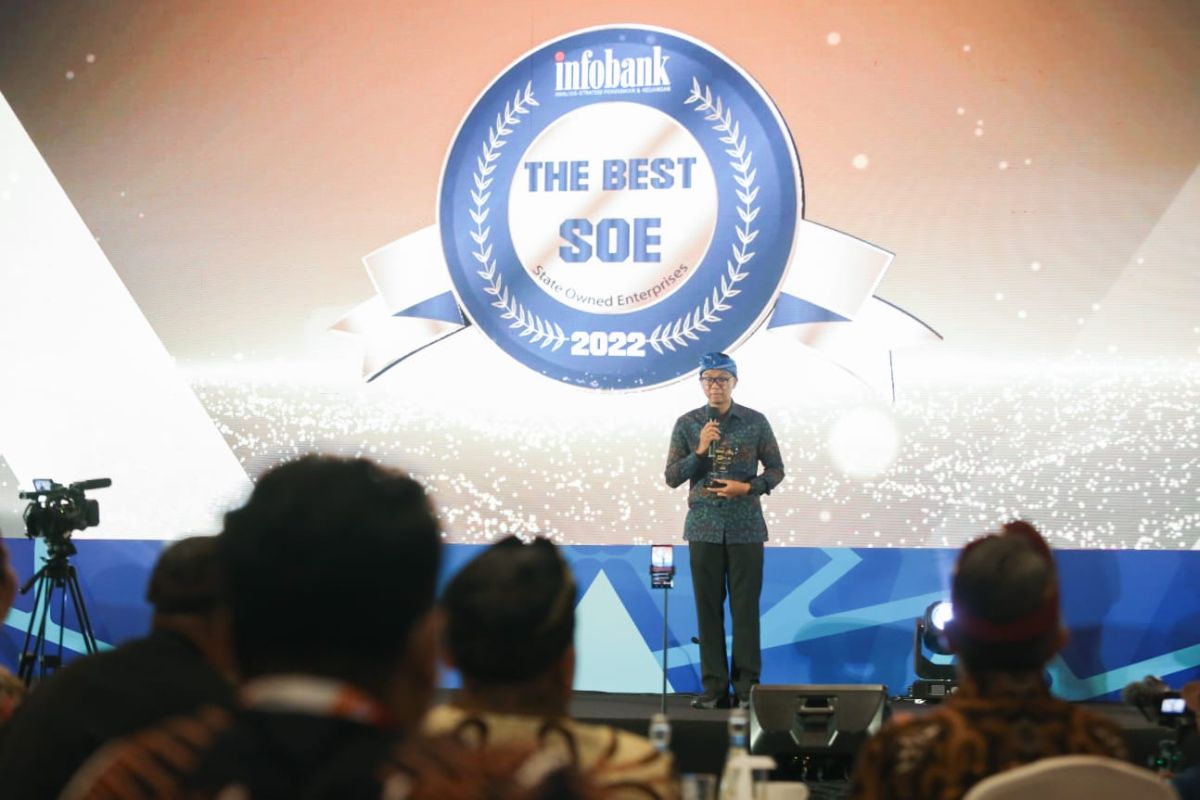 PLN sabet penghargaan "The Best SOE in Digital Service Transformation 2022"