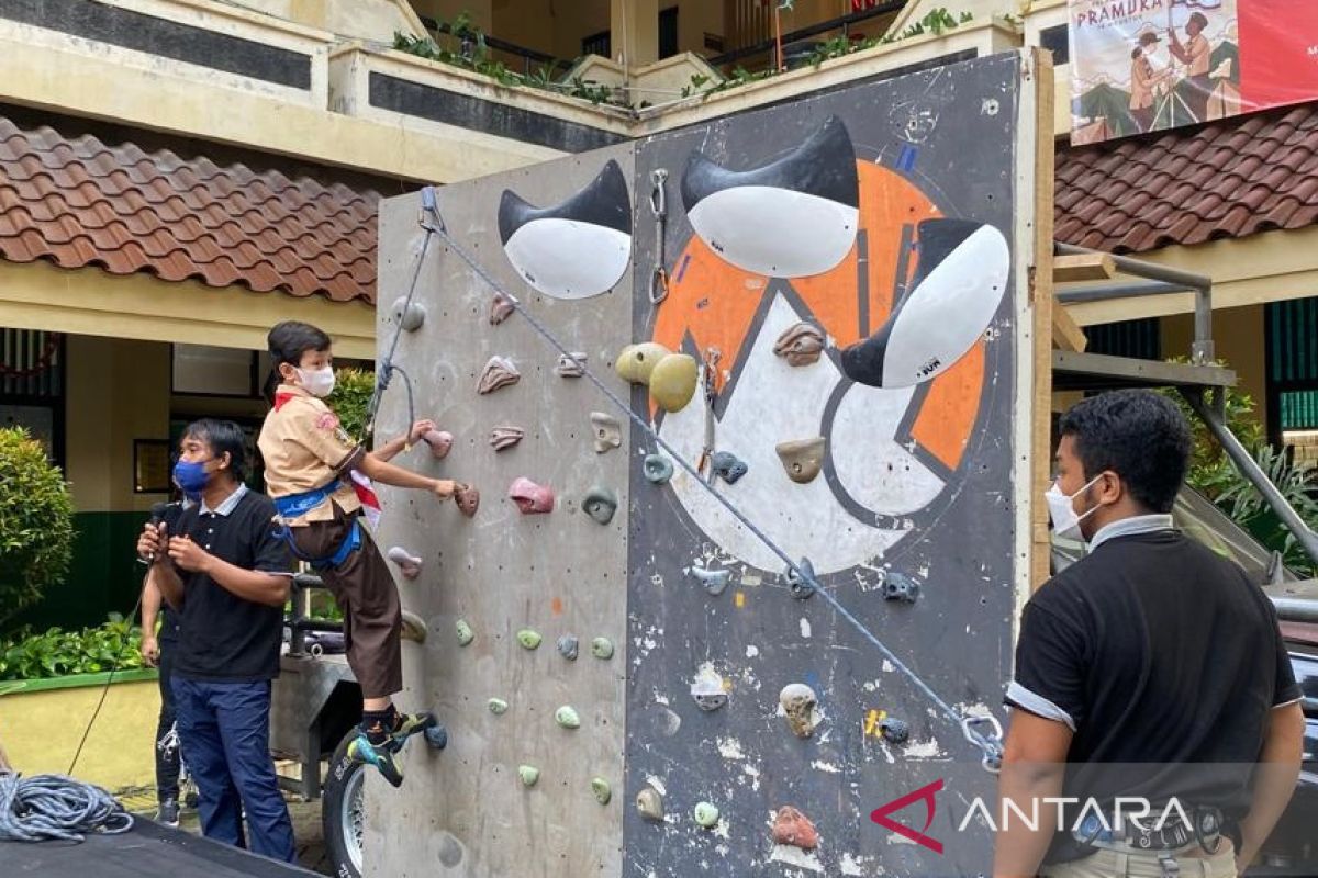 Memupuk bibit atlet cilik panjat tebing di Jakarta Selatan