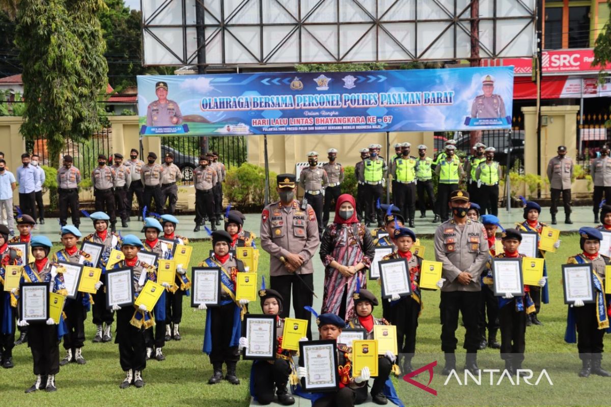 Harumkan nama Pasbar, Kapolres berikan penghargaan kepada 32 orang polisi cilik