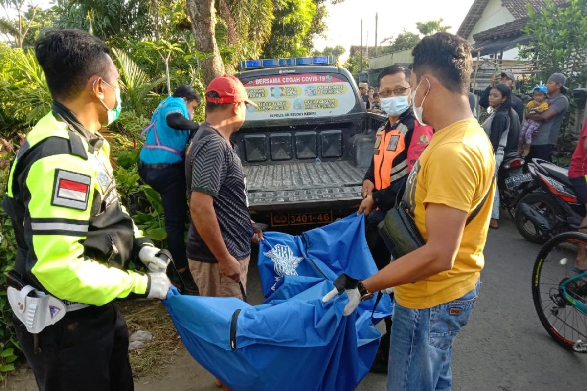 Petani Kediri tertabrak KA saat menyeberang rel