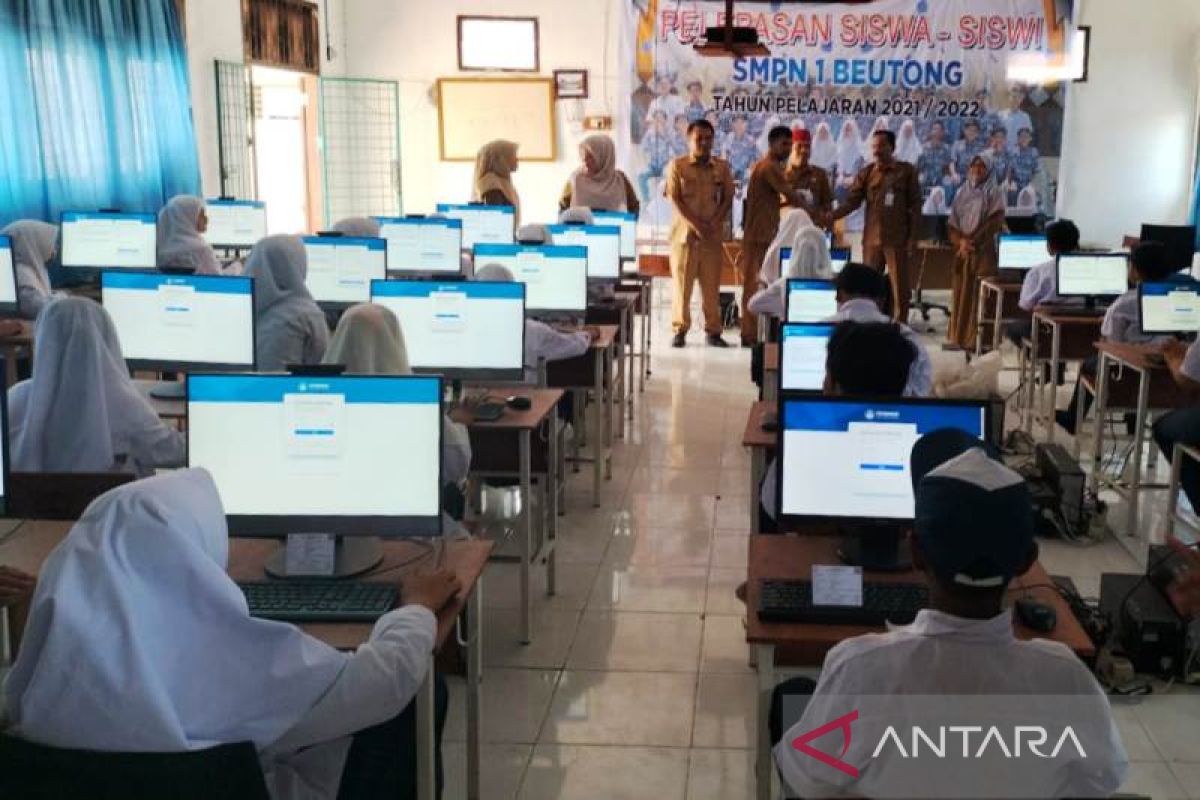 Dinas Pendidikan Nagan Raya bantu biaya pelajar SMP Beutong Ateuh ikut ujian ANBK