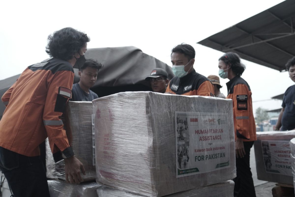 DMC Dompet Dhuafa kirim 300 paket hygiene kit bagi penyintas banjir Pakistan