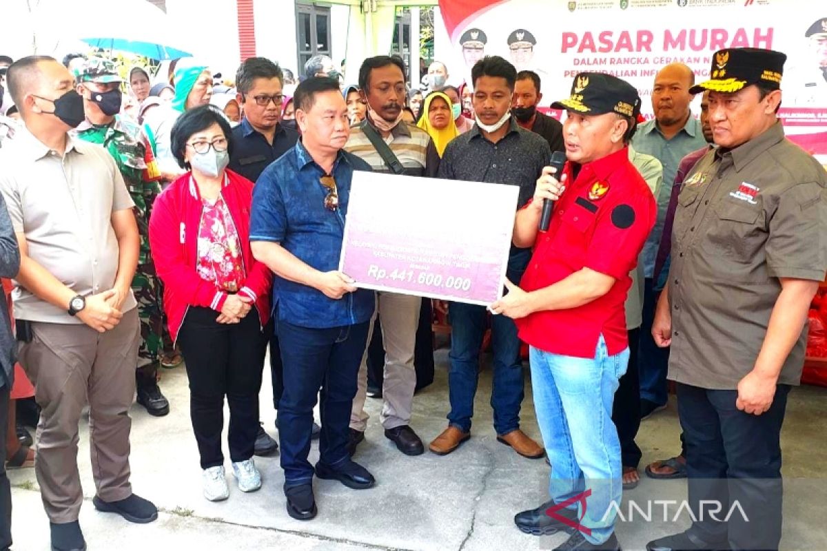 Dibantu gubernur, 2.500 paket sembako akhirnya digratiskan untuk warga Sampit