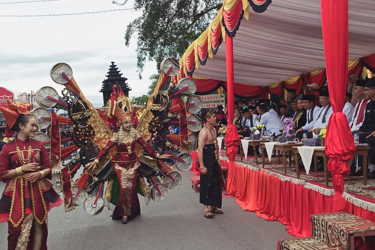 Pawai budaya meriahkan Rang Solok Baralek Gadang