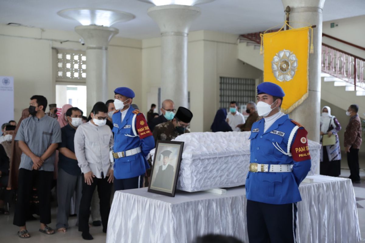 UGM beri penghormatan terakhir guru besar meninggal terseret ombak