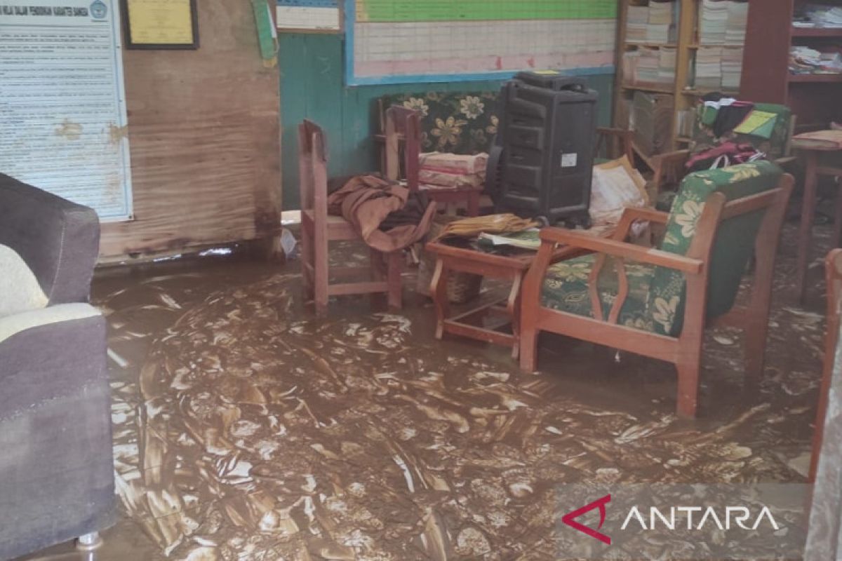 Pemkab Cianjur salurkan bantuan beras untuk korban bencana alam