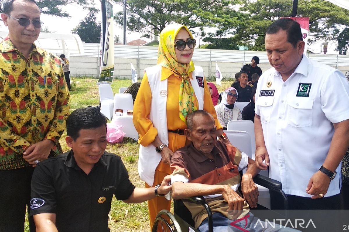 KSJ bersama Citraland wujudkan impian warga Deliserdang lumpuh milik kursi roda