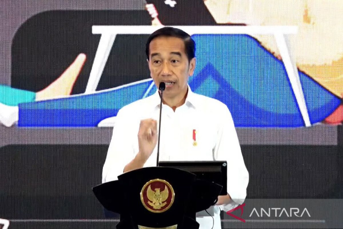 Jokowi minta Lukas Enembe hormati panggilan KPK